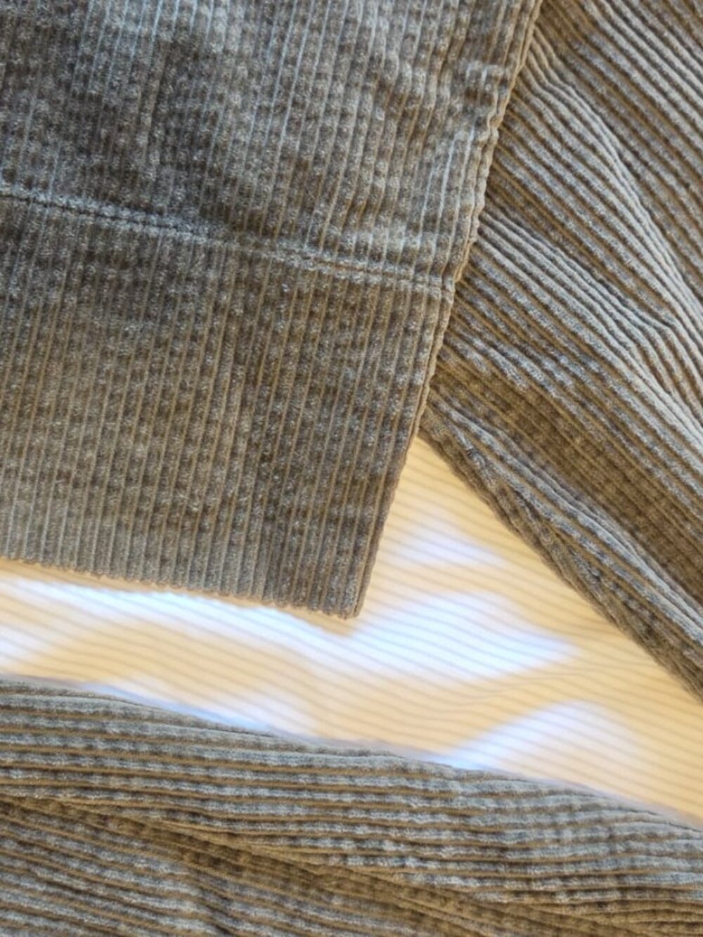 Naif Corduroy Pants in Olive Green - Picture 2 of 7